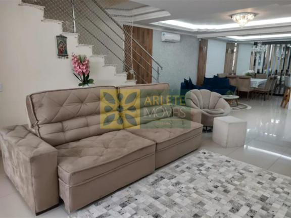Imagem Sobrado com 3 Quartos à Venda, 191 m² em Balneário Perequê - Porto Belo