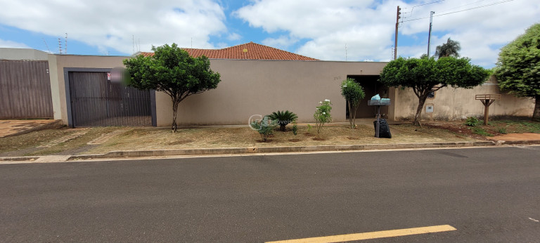 Casa com 4 Quartos à Venda, 222 m² em Parque Residencial Rita Vieira - Campo Grande