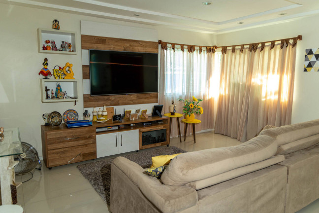 Imagem Casa com 5 Quartos à Venda, 360 m² em Centro - Maricá Imagem Casa com 5 Quartos à Venda, 360 m² em Centro - Maricá
