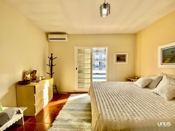 Imagem Casa com 5 Quartos à Venda, 420 m² em Coqueiros - Florianópolis Imagem Casa com 5 Quartos à Venda, 420 m² em Coqueiros - Florianópolis