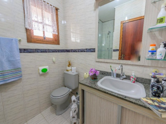 Imagem Casa com 5 Quartos à Venda, 290 m² em Jardim Itu - Porto Alegre Imagem Casa com 5 Quartos à Venda, 290 m² em Jardim Itu - Porto Alegre