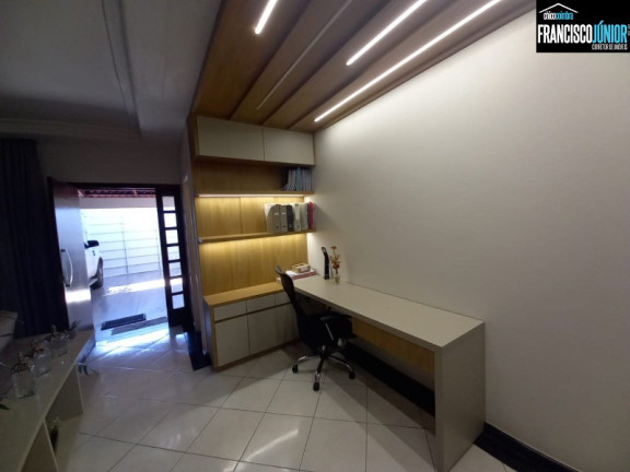 Imagem Casa com 3 Quartos à Venda, 210 m² em Setor Aeroporto - Goiânia