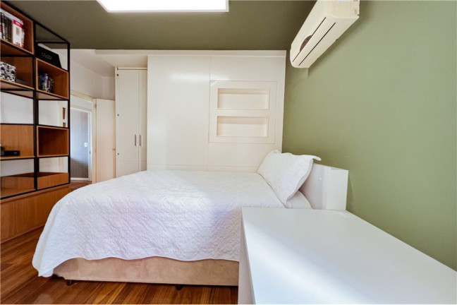 Imagem Imóvel com 4 Quartos à Venda, em Centro - Florianópolis Imagem Imóvel com 4 Quartos à Venda, em Centro - Florianópolis
