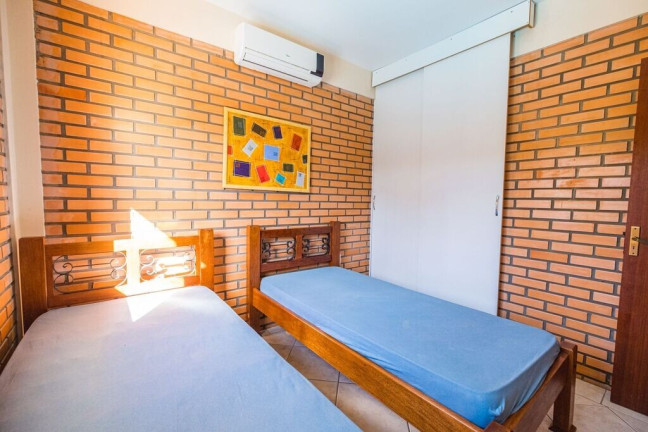Imagem Casa de Condomínio com 3 Quartos à Venda, 160 m² em Cachoeira Do Bom Jesus - Florianópolis