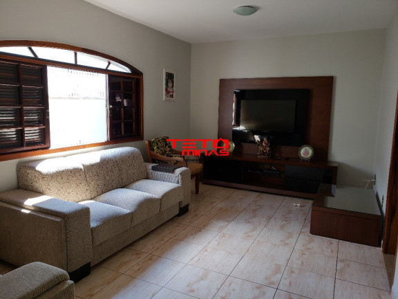 Imagem Casa com 4 Quartos à Venda, 310 m² em Bairro Federal - Campanha Imagem Casa com 4 Quartos à Venda, 310 m² em Bairro Federal - Campanha