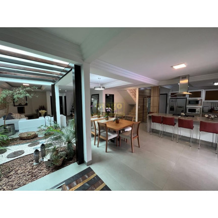 Imagem Casa com 3 Quartos à Venda, 380 m² em Ariribá - Balneário Camboriú Imagem Casa com 3 Quartos à Venda, 380 m² em Ariribá - Balneário Camboriú