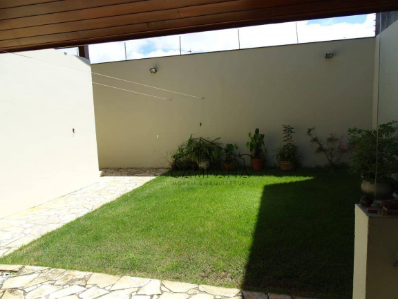 Imagem Casa com 3 Quartos à Venda, 275 m² em Indaiá - Caraguatatuba Imagem Casa com 3 Quartos à Venda, 275 m² em Indaiá - Caraguatatuba