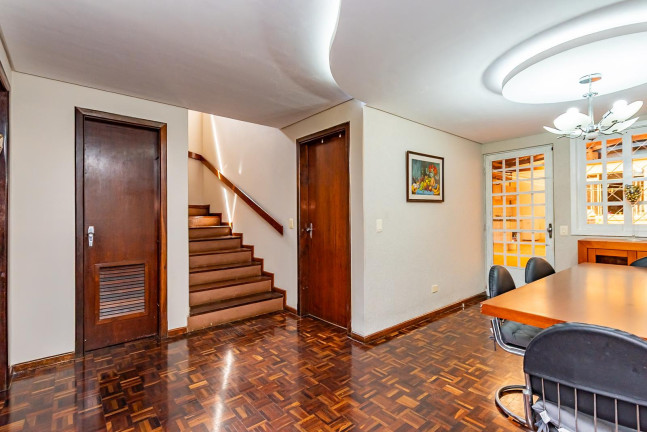 Imagem Sobrado com 3 Quartos à Venda, 209 m² em Portão - Curitiba