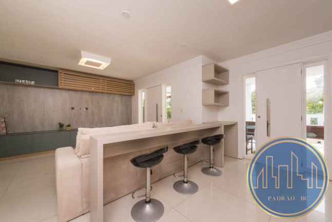 Imagem Casa com 3 Quartos para Alugar, 350 m² em Praia Das Taquaras - Balneário Camboriú Imagem Casa com 3 Quartos para Alugar, 350 m² em Praia Das Taquaras - Balneário Camboriú
