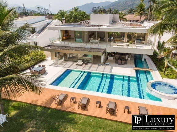 Casa com 8 Quartos à Venda, 647 m² em Tabatinga - Caraguatatuba