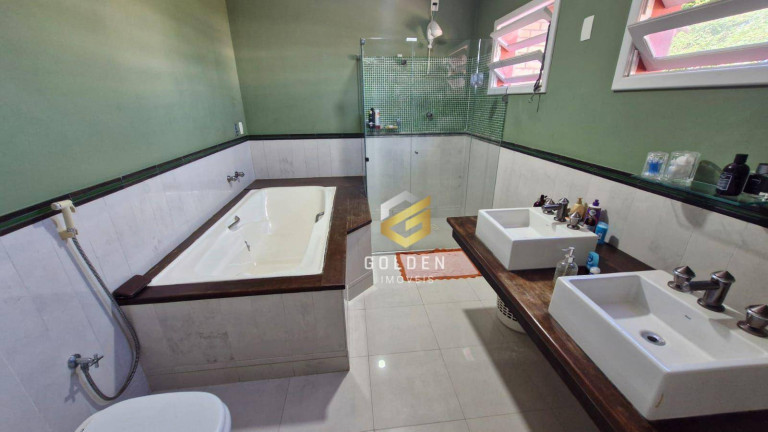 Imagem Casa com 3 Quartos à Venda, 270 m² em Centro - Tijucas