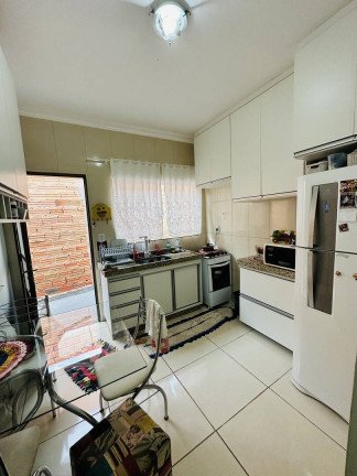 Imagem Casa com 2 Quartos à Venda, 250 m² em Botucatu Imagem Casa com 2 Quartos à Venda, 250 m² em Botucatu
