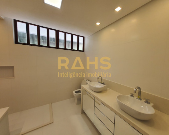 Imagem Casa com 3 Quartos à Venda, 300 m² em América - Joinville Imagem Casa com 3 Quartos à Venda, 300 m² em América - Joinville