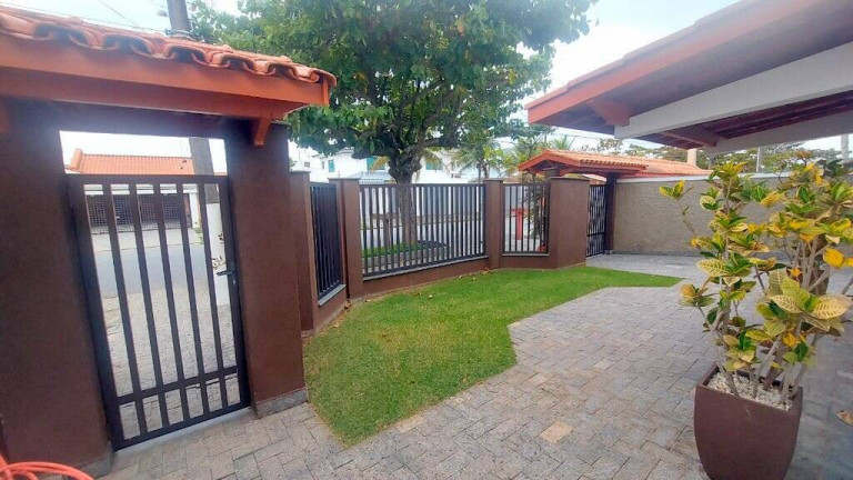 Imagem Casa com 3 Quartos à Venda, 300 m² em Balneário Stella Maris - Peruíbe Imagem Casa com 3 Quartos à Venda, 300 m² em Balneário Stella Maris - Peruíbe