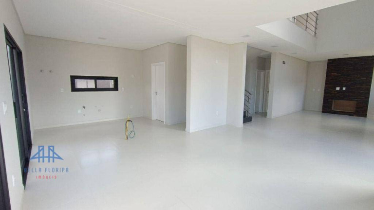 Imagem Casa com 4 Quartos à Venda, 244 m² em São João Do Rio Vermelho - Florianópolis