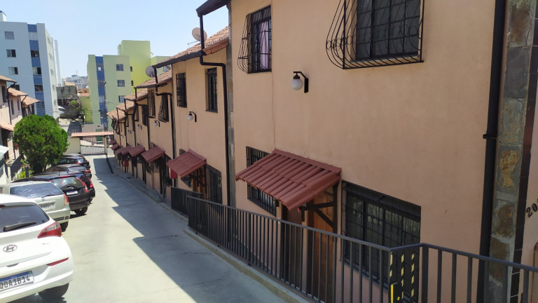 Casa com 2 Quartos à Venda, 65 m² em R$250.000,00 // Palmares - Belo Horizonte