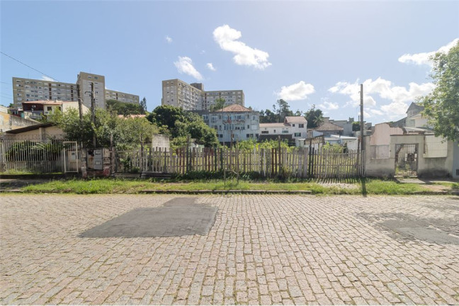 Imagem Terreno à Venda, 1.317 m² em Santo Antônio - Porto Alegre Imagem Terreno à Venda, 1.317 m² em Santo Antônio - Porto Alegre