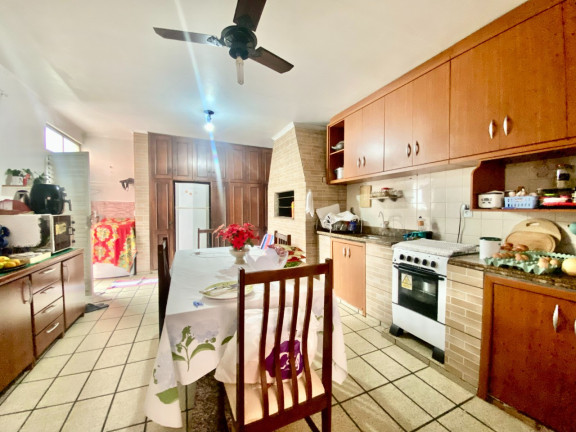 Imagem Casa com 3 Quartos à Venda, 360 m² em Centro - São José