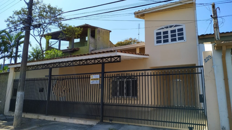 Sobrado com 4 Quartos à Venda, 190 m² em Residencial Campos Maia - Pindamonhangaba