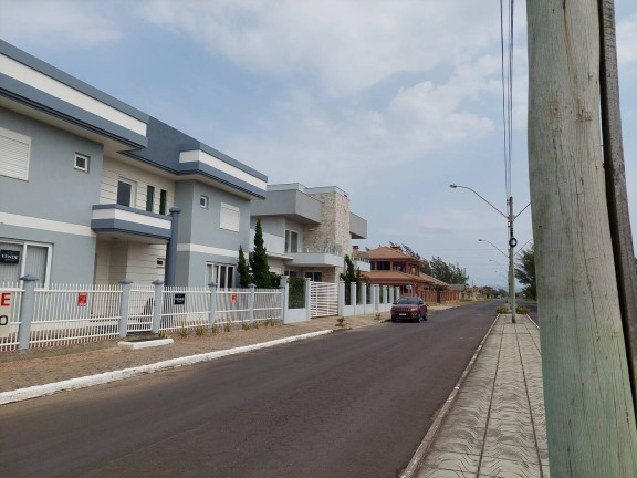 Imagem Casa com 6 Quartos à Venda, em Atlântida Sul - Osório Imagem Casa com 6 Quartos à Venda, em Atlântida Sul - Osório