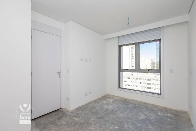 Imagem Apartamento com 2 Quartos à Venda, 72 m² em Centro - Curitiba
