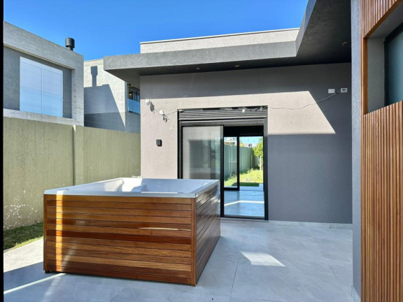 Imagem Casa com 3 Quartos à Venda,  em -- - Xangri-la