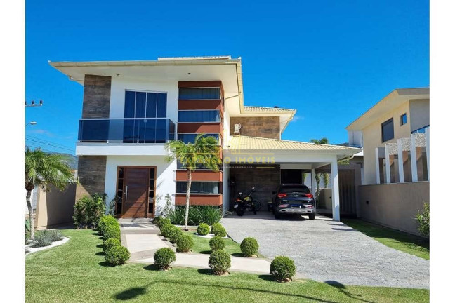 Imagem Casa com 3 Quartos à Venda, 199 m² em São João Do Rio Vermelho - Florianópolis Imagem Casa com 3 Quartos à Venda, 199 m² em São João Do Rio Vermelho - Florianópolis