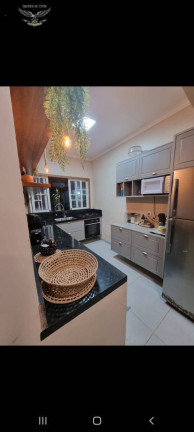 Imagem Casa com 4 Quartos à Venda, em Ananindeua Imagem Casa com 4 Quartos à Venda, em Ananindeua