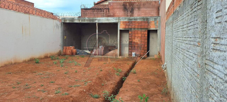 Terreno à Venda, 170 m² em Raul Lourenço - Montes Claros