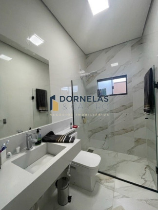 Imagem Casa com 3 Quartos à Venda, 400 m² em Guará I - Brasília Imagem Casa com 3 Quartos à Venda, 400 m² em Guará I - Brasília