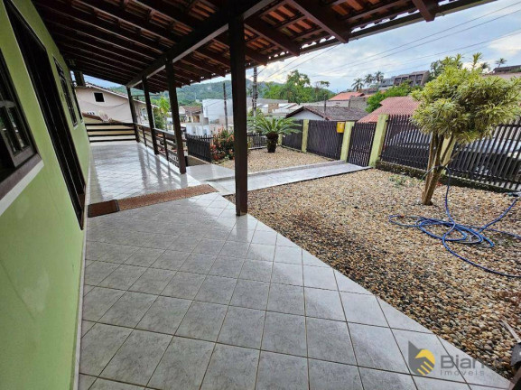 Imagem Casa com 3 Quartos à Venda, 200 m² em Velha - Blumenau Imagem Casa com 3 Quartos à Venda, 200 m² em Velha - Blumenau