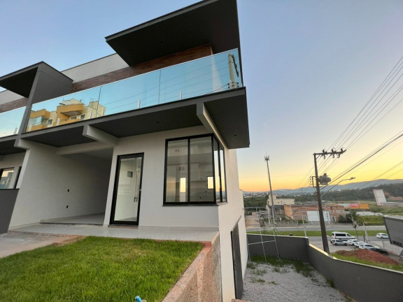 Sobrado com 3 Quartos à Venda, 98 m² em Areias - São José