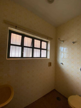 Imagem Casa com 3 Quartos à Venda, 330 m² em Botucatu