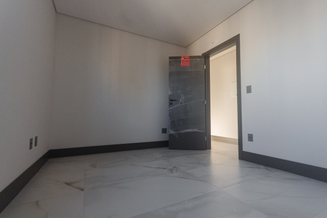 Imagem Apartamento com 3 Quartos à Venda, 130 m² em Centro - Balneário Camboriú Imagem Apartamento com 3 Quartos à Venda, 130 m² em Centro - Balneário Camboriú
