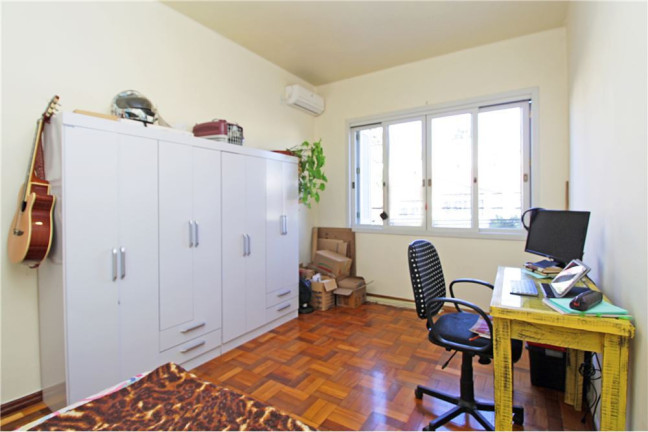Imagem Apartamento com 2 Quartos à Venda, 68 m² em Santo Antônio - Porto Alegre Imagem Apartamento com 2 Quartos à Venda, 68 m² em Santo Antônio - Porto Alegre