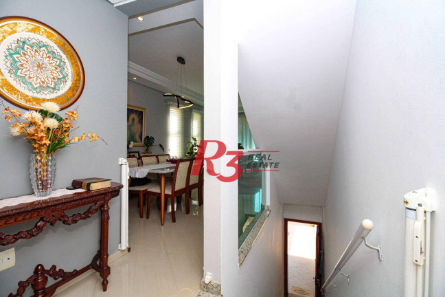 Imagem Sobrado com 4 Quartos à Venda, 227 m² em Boqueirão - Santos