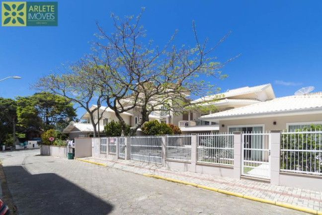 Imagem Casa com 3 Quartos para Alugar ou Temporada, 100 m² em Centro - Bombinhas