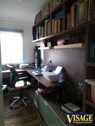 Imagem Casa com 4 Quartos à Venda, em Jd. Coleginho - Jacareí Imagem Casa com 4 Quartos à Venda, em Jd. Coleginho - Jacareí