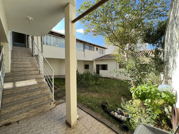 Imagem Casa com 4 Quartos à Venda, 300 m² em Cabral - Contagem