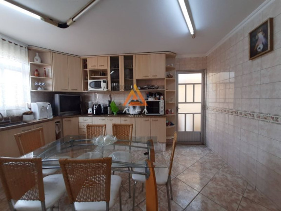 Imagem Casa com 4 Quartos à Venda, 200 m²