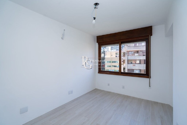 Imagem Imóvel com 3 Quartos à Venda, 244 m² em Auxiliadora - Porto Alegre Imagem Imóvel com 3 Quartos à Venda, 244 m² em Auxiliadora - Porto Alegre