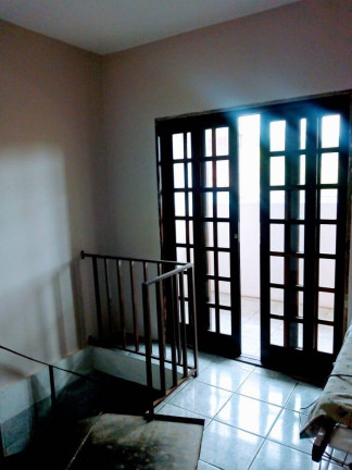 Imagem Casa com 3 Quartos à Venda, 235 m² em Parque Gerassi - Santo André