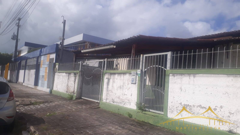 Casa com 5 Quartos à Venda, 214 m² em Lagoa Nova - Natal