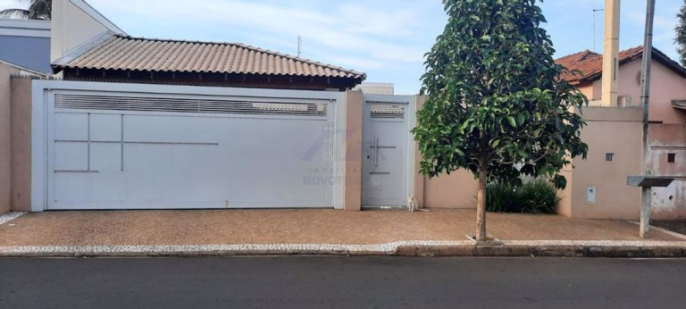 Casa com 3 Quartos à Venda, 200 m² em Centro - Guararapes