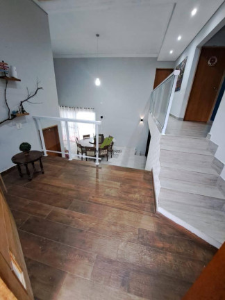 Imagem Casa de Condomínio com 3 Quartos à Venda, 260 m²