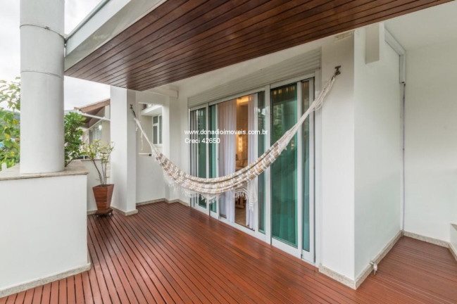 Imagem Casa com 4 Quartos à Venda, 540 m² em Córrego Grande - Florianópolis