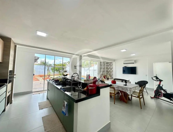 Imagem Casa com 4 Quartos à Venda, 202 m² em Setor Sul - Goiânia Imagem Casa com 4 Quartos à Venda, 202 m² em Setor Sul - Goiânia