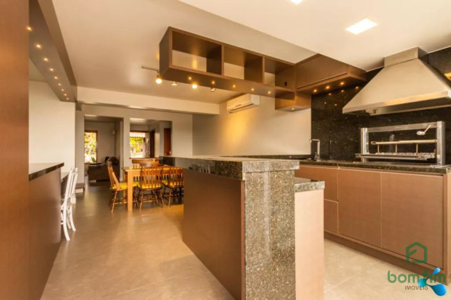 Imagem Casa com 4 Quartos à Venda, 390 m² em Ipanema - Porto Alegre Imagem Casa com 4 Quartos à Venda, 390 m² em Ipanema - Porto Alegre