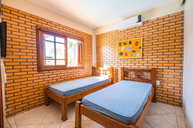 Imagem Casa de Condomínio com 3 Quartos à Venda, 180 m² em Cachoeira Do Bom Jesus - Florianópolis