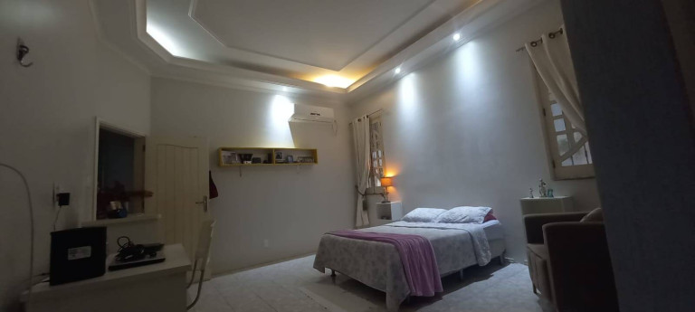 Imagem Casa com 5 Quartos à Venda, em Aleixo - Manaus Imagem Casa com 5 Quartos à Venda, em Aleixo - Manaus